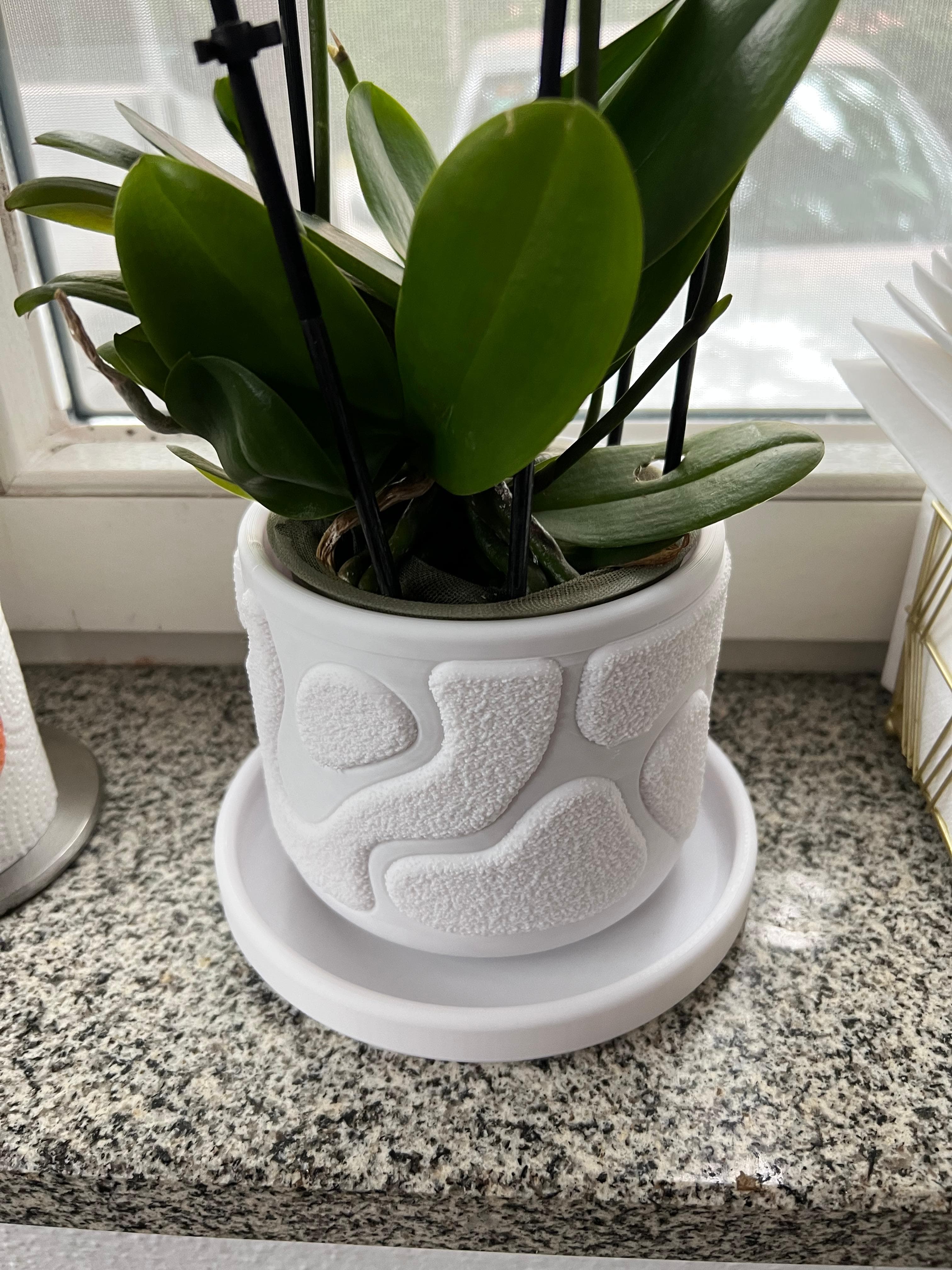 Geometrischer Pflanzkübel aus PETG mit Drainagesystem, wetterfester 3D-Druck